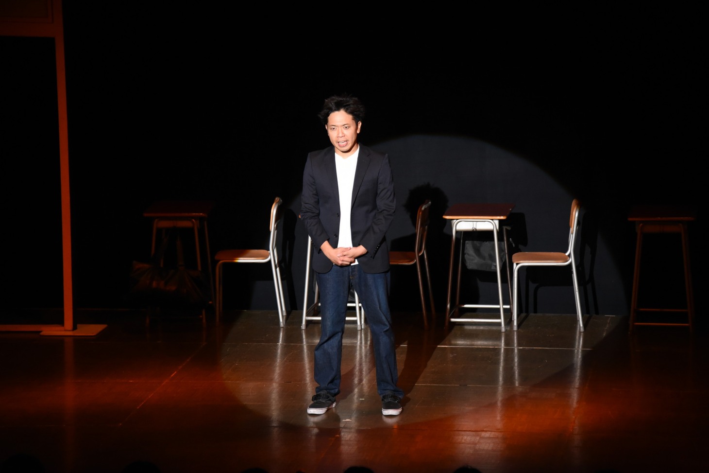 “池崎劇団”による演劇のワンシーン。