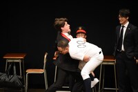 “池崎劇団”による演劇のワンシーン。