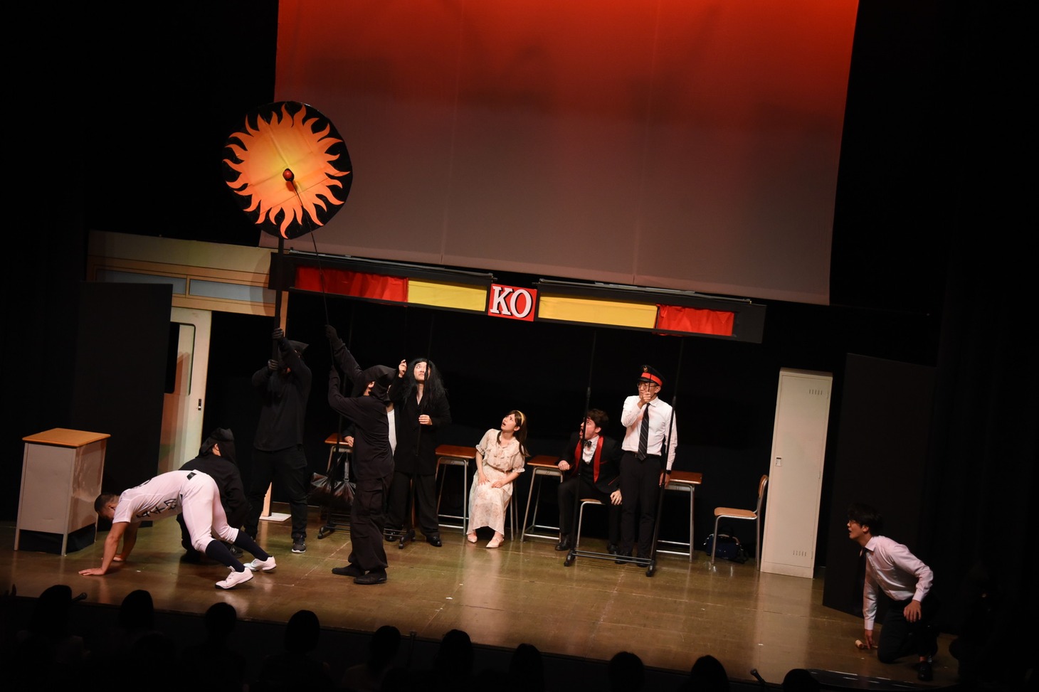 “池崎劇団”による演劇のワンシーン。