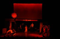 “池崎劇団”による演劇のワンシーン。