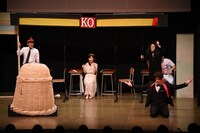 “池崎劇団”による演劇のワンシーン。