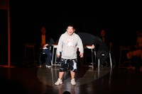 “池崎劇団”による演劇のワンシーン。