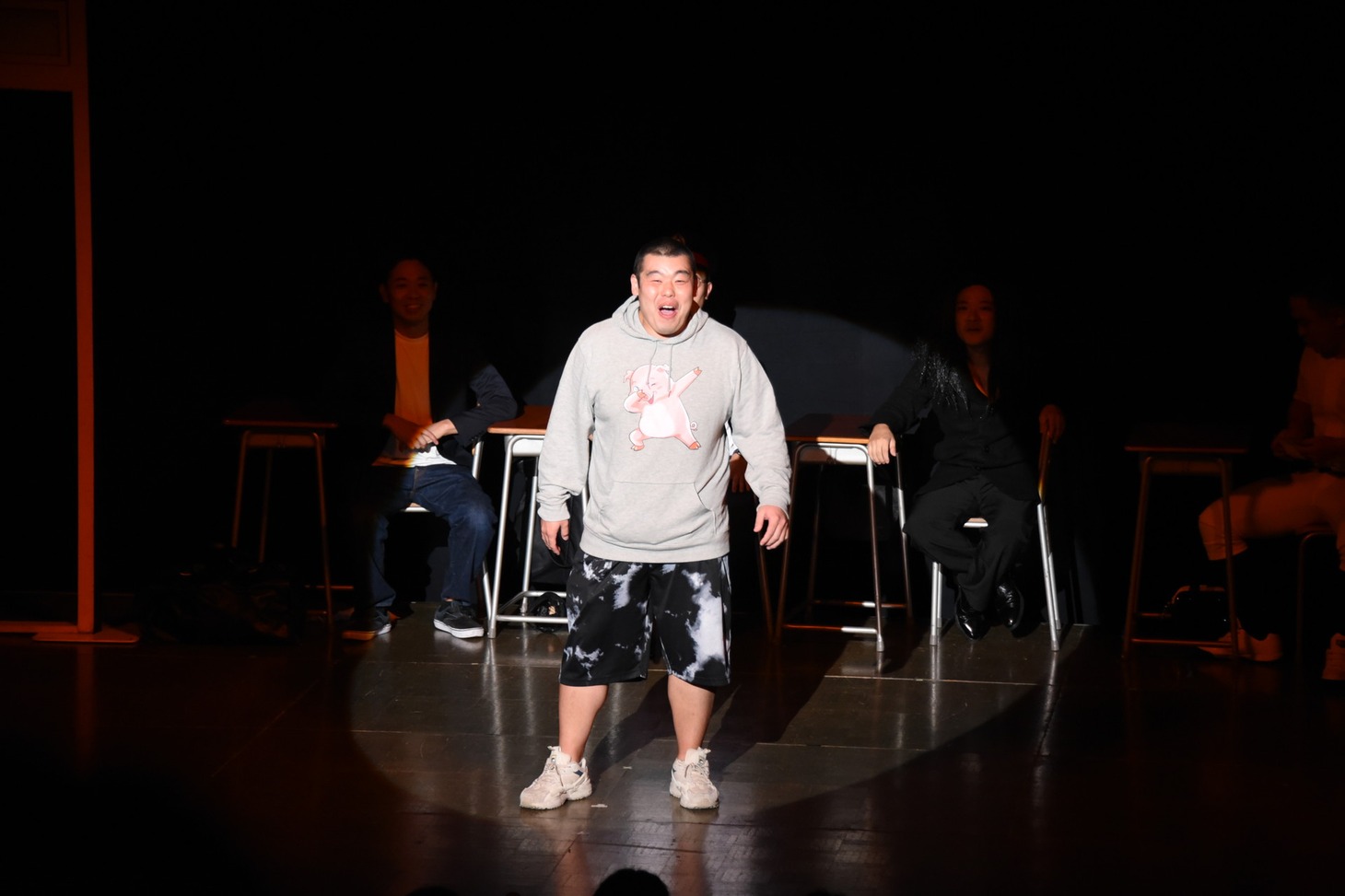 “池崎劇団”による演劇のワンシーン。