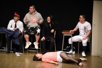 “池崎劇団”による演劇のワンシーン。