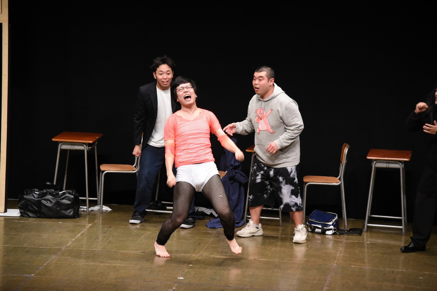 “池崎劇団”による演劇のワンシーン。