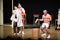 “池崎劇団”による演劇のワンシーン。