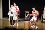 “池崎劇団”による演劇のワンシーン。