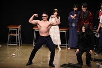 “池崎劇団”による演劇のワンシーン。