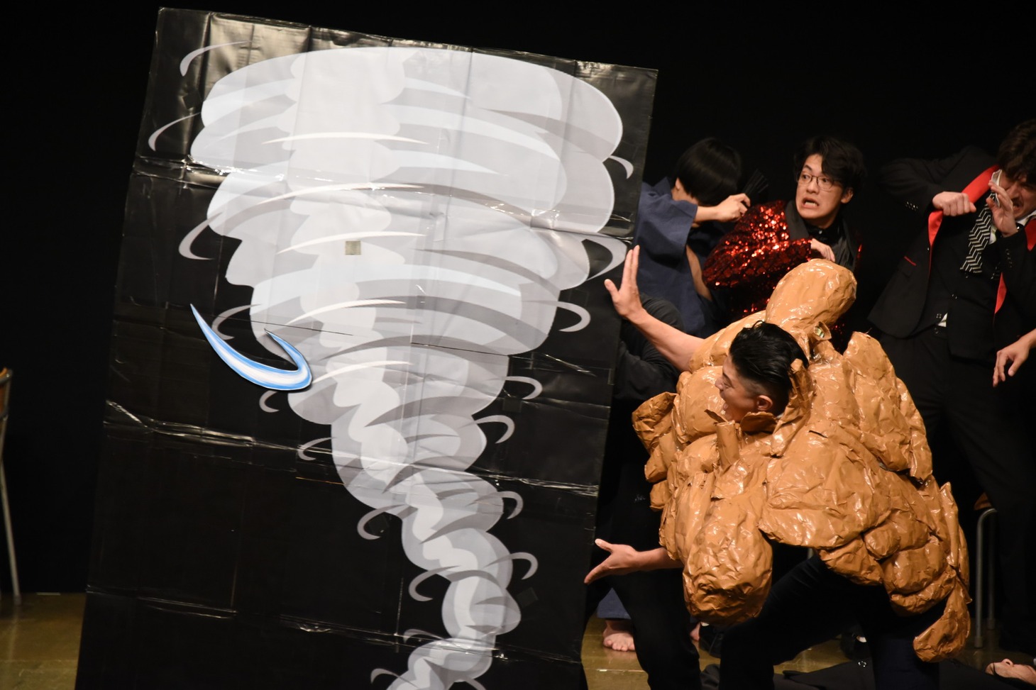 “池崎劇団”による演劇のワンシーン。