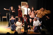 “池崎劇団”による演劇のワンシーン。サンシャイン池崎たちが勝利した瞬間。