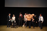 “池崎劇団”による演劇のワンシーン。