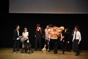 “池崎劇団”による演劇のワンシーン。