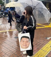 「お笑いの日2024」出演芸人のショッパーバッグプレゼントのイメージ。