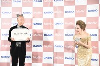 左からひょうろく、デヴィ夫人。