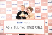 左からひょうろく、デヴィ夫人。