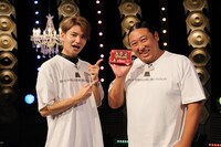 「メモ少年」こと篠田直哉プロデューサーとロバート秋山。