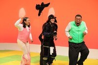 ピノを食べられて怒るロバート秋山。