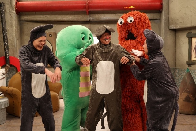 （左から）おおたぴかり、ガチャピン、明石家さんまねずみ、ムック、たなチュー。(c)TITAN / TOPICS / フジテレビ
