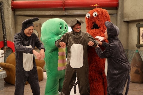 （左から）おおたぴかり、ガチャピン、明石家さんまねずみ、ムック、たなチュー。(c)TITAN / TOPICS / フジテレビ