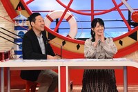 左から東野幸治、中島めぐみアナウンサー。