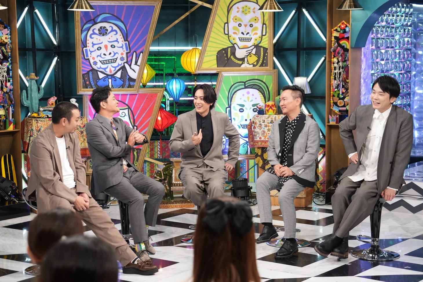 左から千鳥、間宮祥太朗、かまいたち。(c)日本テレビ