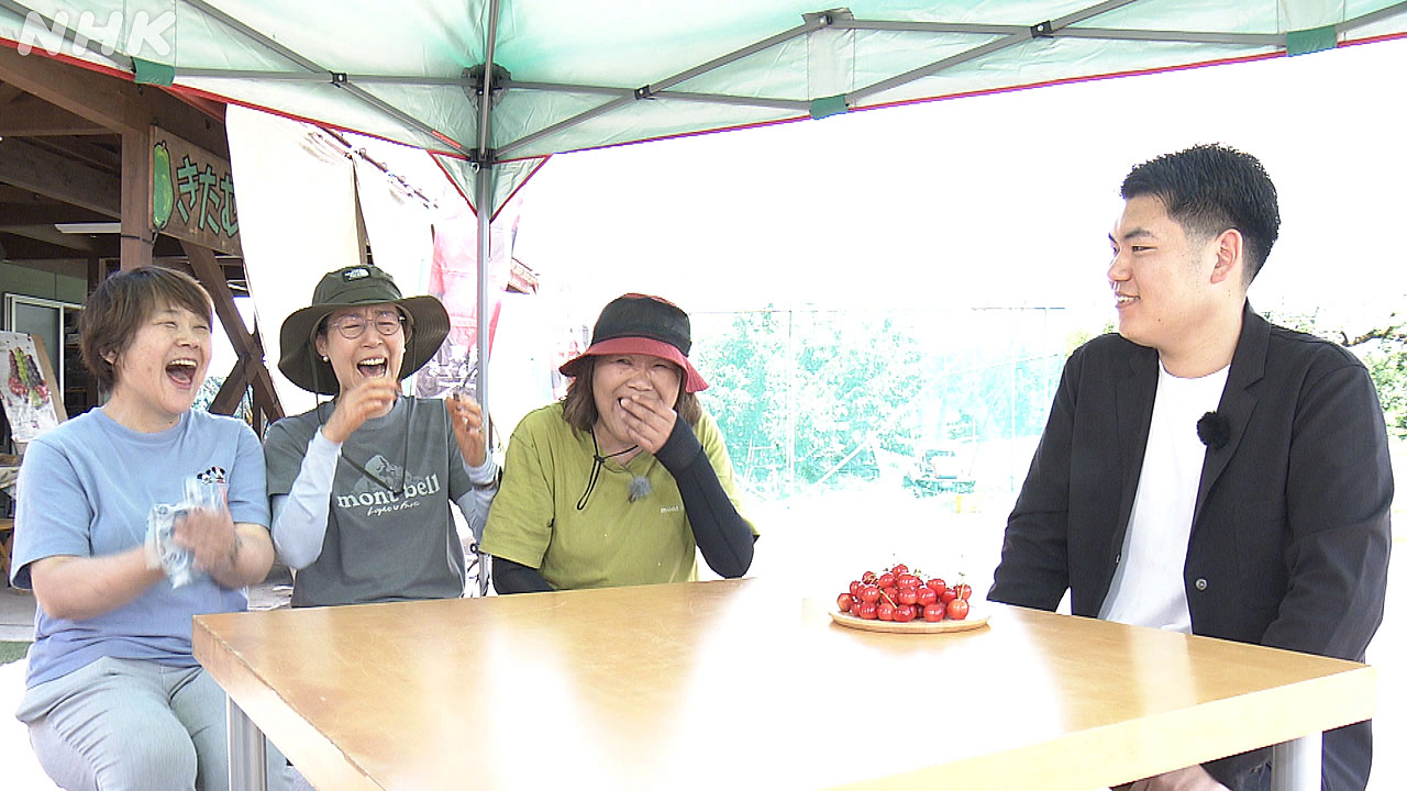 さくらんぼの味を説明する鈴木ジェロニモ。(c)NHK