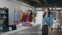 ソフトバンクCM「ペイトク店長 アパレル」編より。
