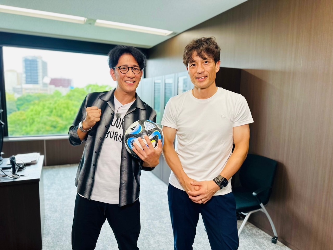 アンタ柴田が日本サッカー協会の宮本恒靖会長を、サンド伊達が路線バス運転士を取材