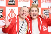 「カーネクストpresents キングオブコント2024」王者のラブレターズ。左が塚本、右が溜口。