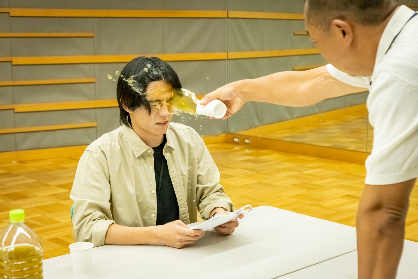 TKO木下が演じる矢栗仁の登場シーン。