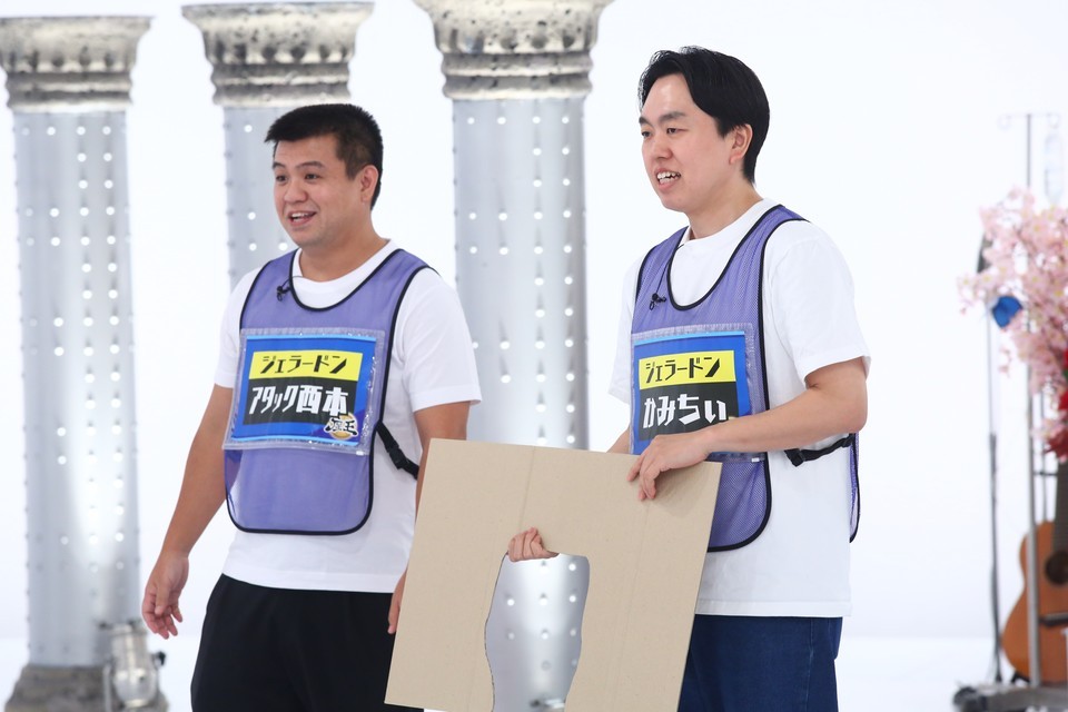 ジェラードンのアタック西本（左）とかみちぃ（右）。