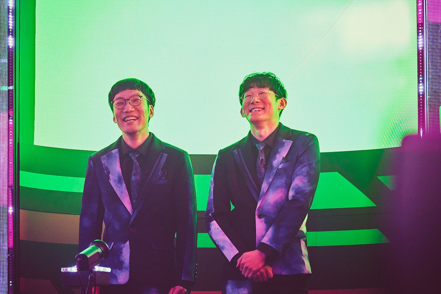 「THEゴールデンコンビ」に挑む男性ブランコ平井、ロングコートダディ堂前。