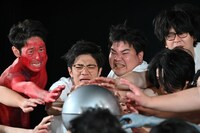 「くすぶりの狂騒曲」場面写真