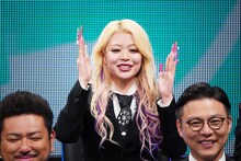 都市伝説を語るエルフ荒川（後列）