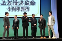「ぜーんぶ間違ってる」と粗品の発言を全否定する霜降り明星せいや（右から2人目）