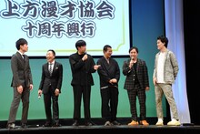 「ぜーんぶ間違ってる」と粗品の発言を全否定する霜降り明星せいや（右から2人目）