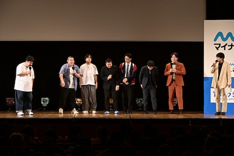 「マイナビ Laughter Night GRAND STAGE」で意欲的にMCを繰り広げる金の国・渡部おにぎり（左から2人目）ら