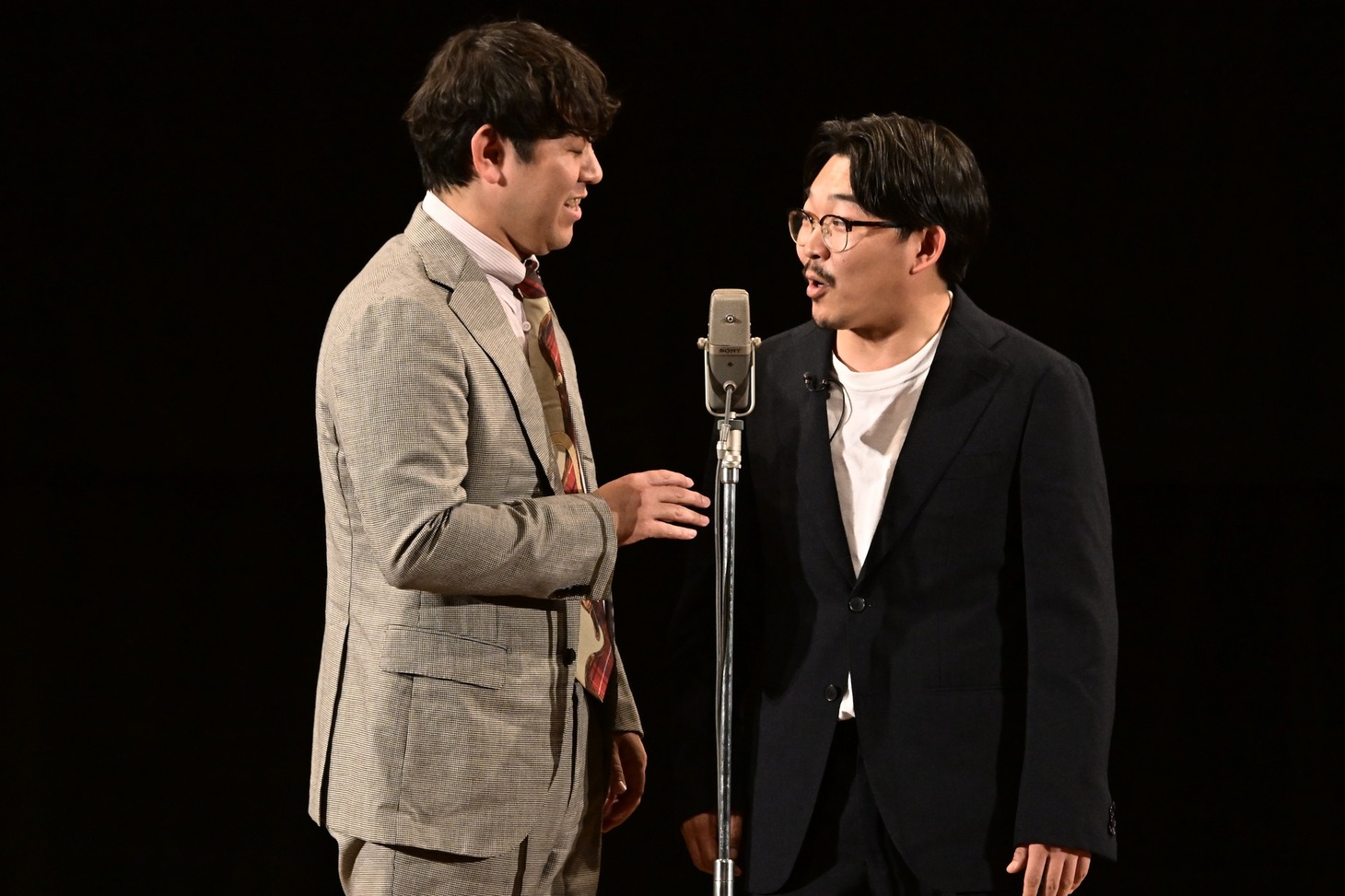 「マイナビ Laughter Night GRAND STAGE」でネタを披露するオズワルド