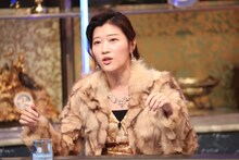 「酒のツマミになる話」で“六本木の雀荘にいる謎の女性”に仮装するヒコロヒー