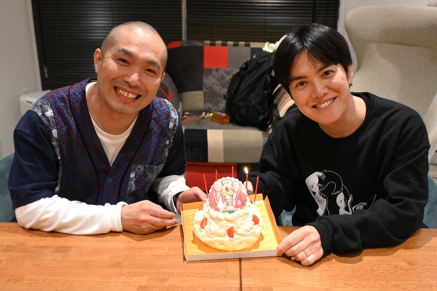 ラブレターズをケーキでお祝い