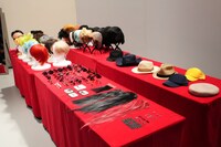 新しいヘアスタイル用のウィッグやエクステ