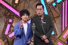 ネタを披露するエバース