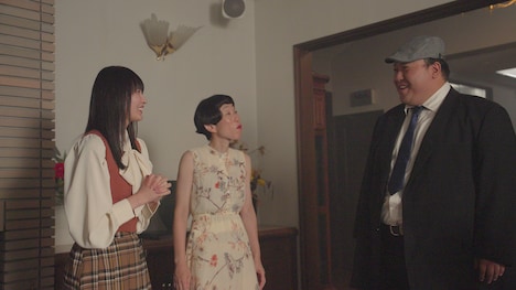 「書店員探偵サクラ」に出演するママタルト大鶴肥満（右）