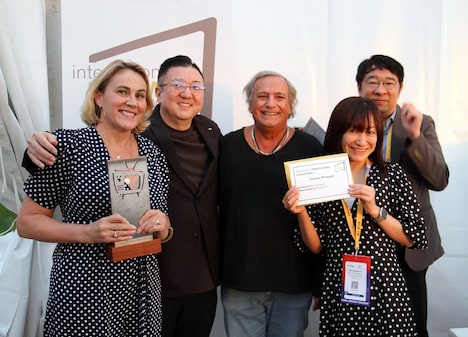 （右から）当社取締役副社長 山地克明、当社チーフプロデューサー／セールスチーフマネージャー河村真里、Fremantle Media Portugal CEO Frederico Ferreira de Almeidax氏、Something Special CEO Jin Woo Hwang氏（プレゼンター）、Fremantle EVP Global Acquisitions and Development Vasha Wallace氏