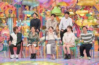 「アメトーーク！」の「親が先生芸人」に出演する（前列左から）ネプチューン堀内、青木さやか、横澤夏子、紅しょうが稲田、カミナリたくみ、（後列左から）金魚番長・箕輪、土佐兄弟