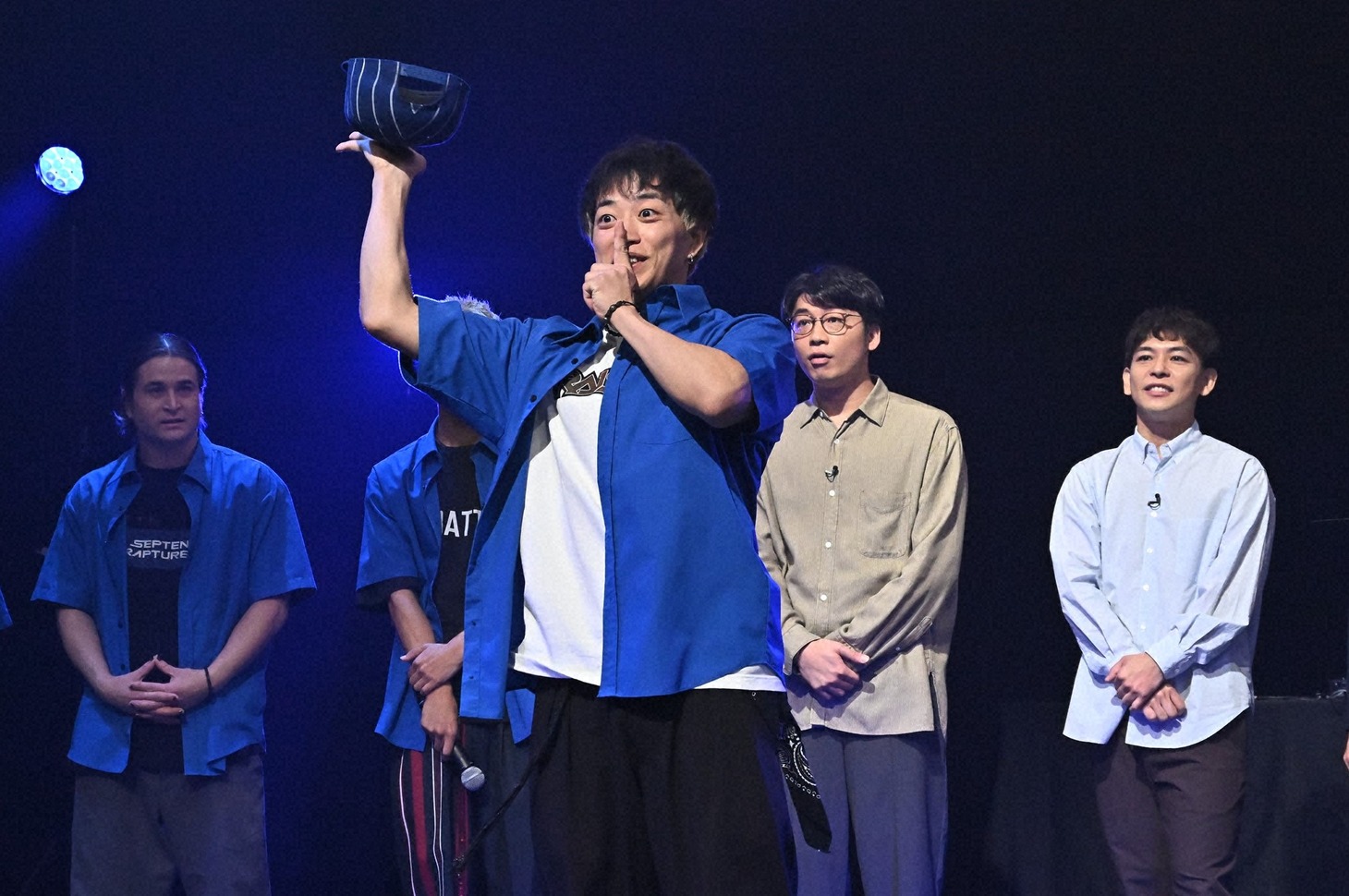 さや香がMCを務める「ダンス de コレオ ～D.LEAGUE 振り付けバトル～」のワンシーン