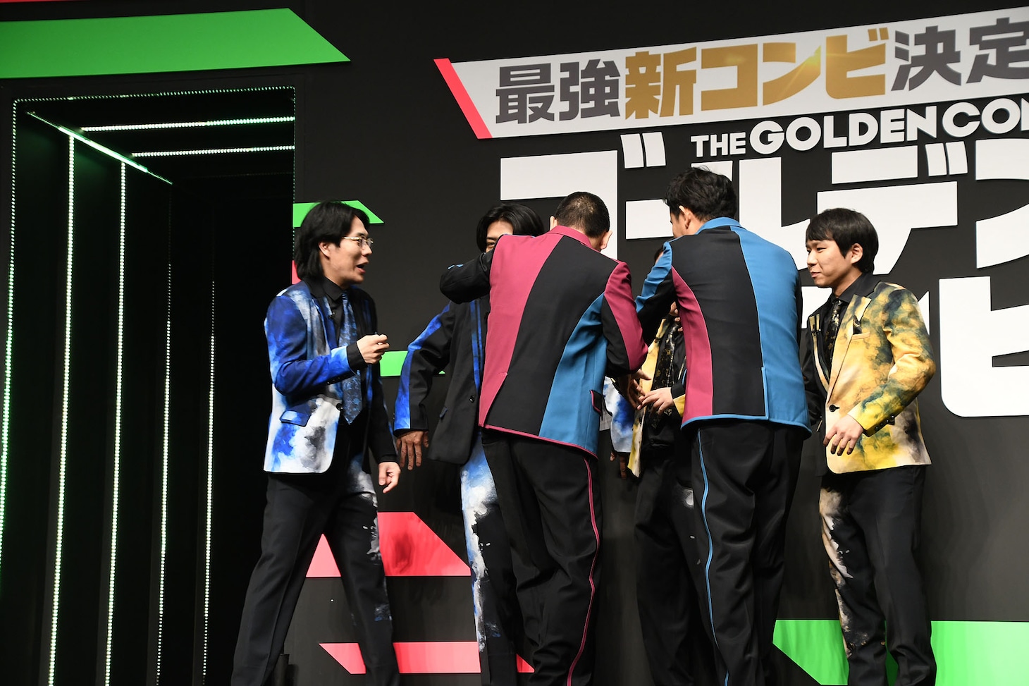 立ち位置でごちゃつく一同