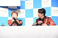 記者会見風即興バトルの様子