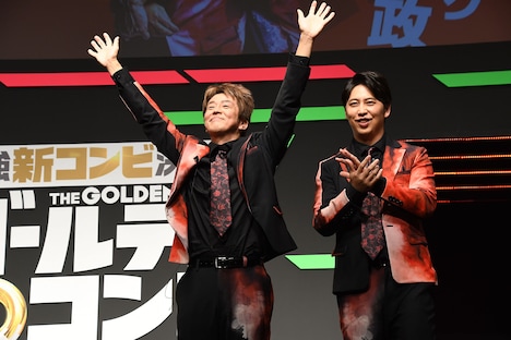 記者会見風即興バトルで勝利したネプチューン堀内とニューヨーク屋敷のコンビ