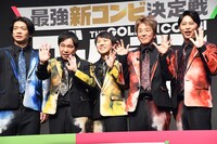 強烈なライトを熱がる一同